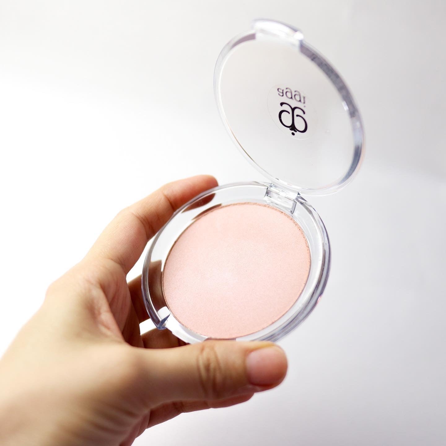 Iluminador en polvo compacto